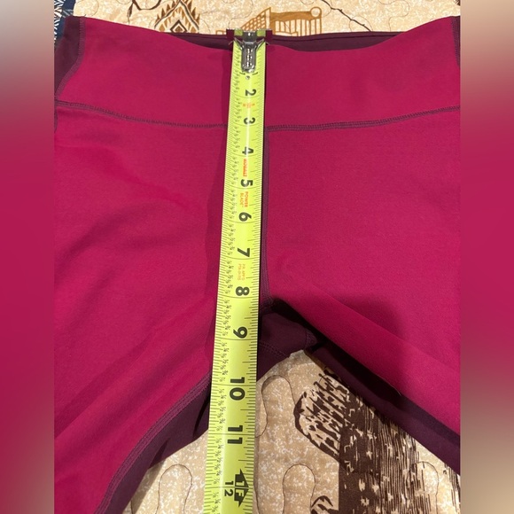 Fabletics Powerhold Pink Maroon Burgundy Cropped Athletic women’s leggings - Picture 10 of 12